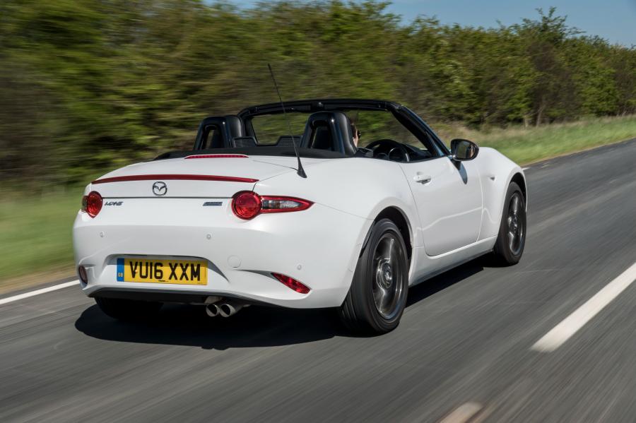  Mazda MX-5 Icon 2016 года  (фото 12 из 24)